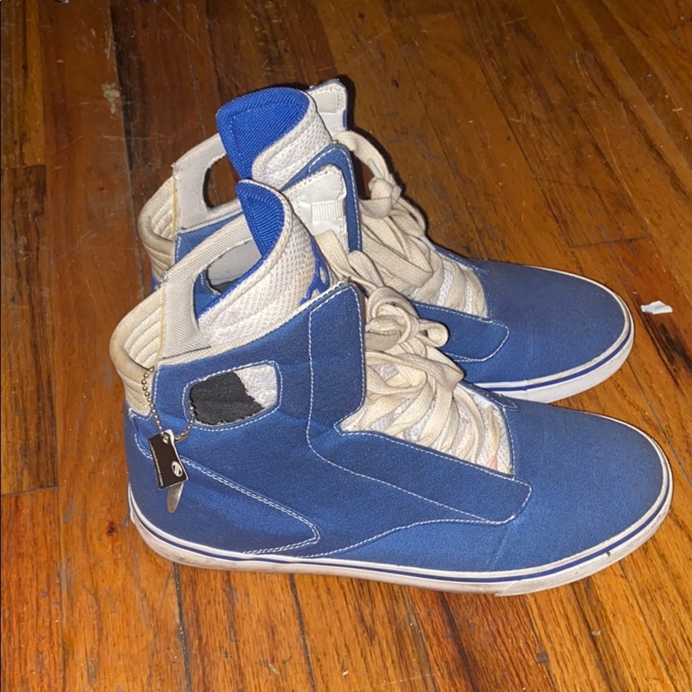 Used - Picture 2 of 3